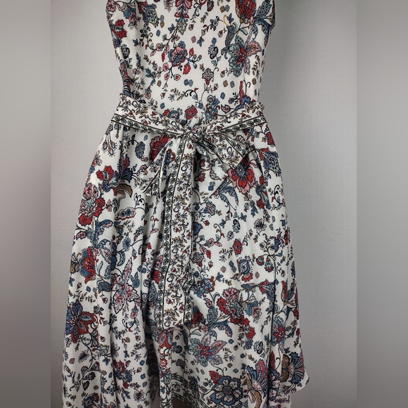 Beautiful handkerchief dress - Picture 5 of 15